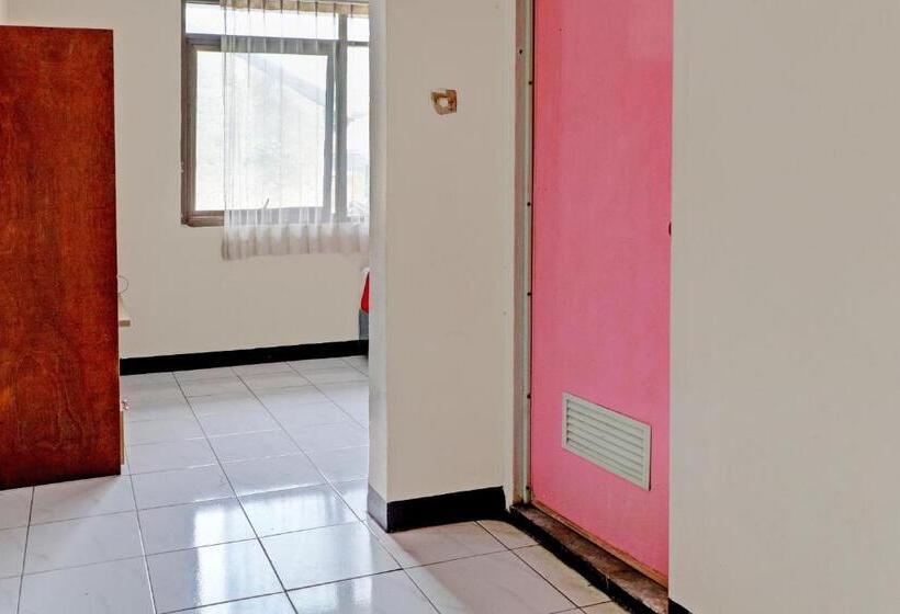 Отель Oyo Life 92685 Kost Arimbi