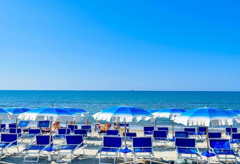 Isa Appartament Plus 4 Beds, Air Conditioning And Private Outdoor Area In Village With 6 Swimming Po