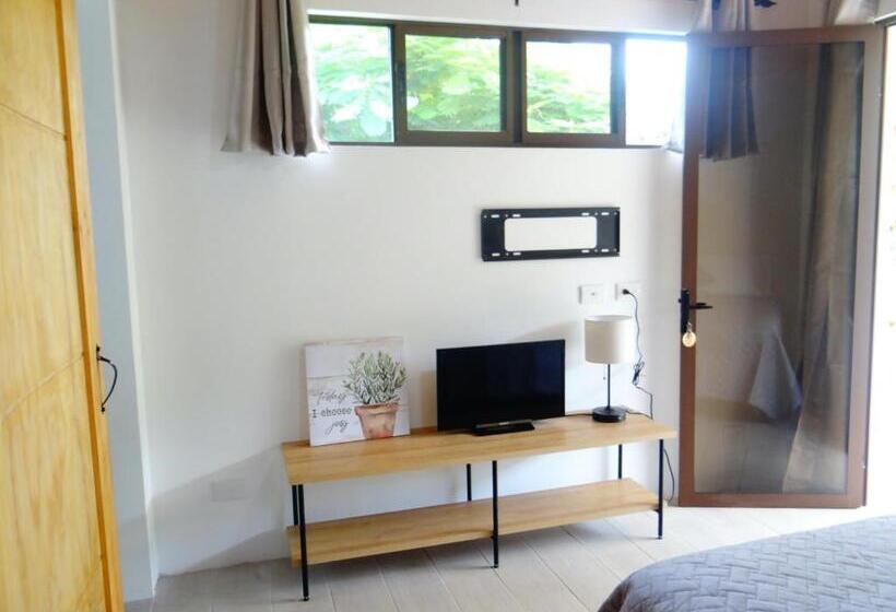 پانسیون Airport Green Studio