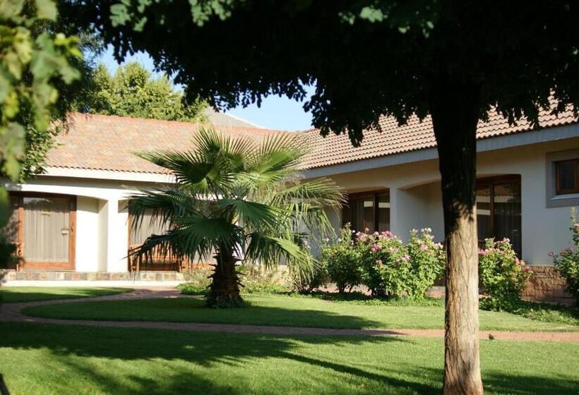 بنسيون Lakeside Guesthouse