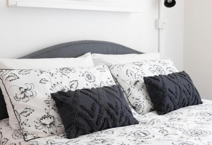 تختخواب و صبحانه Civico 100