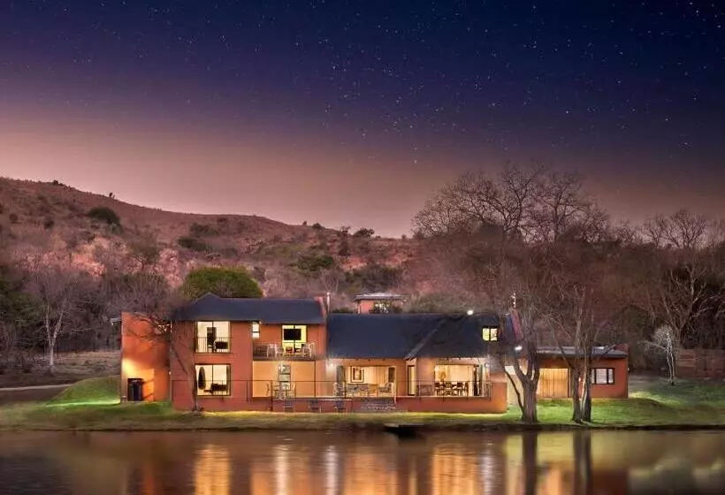 ホテル Riverhorse Lodge