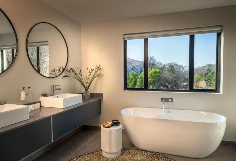 Отель Riverhorse Lodge