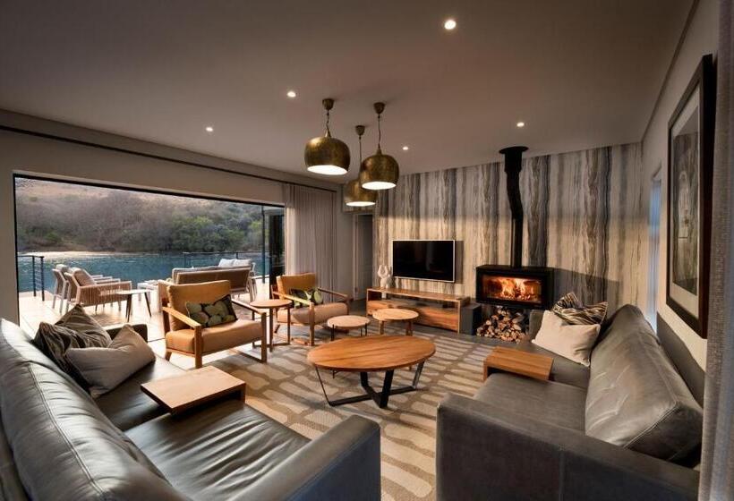 Отель Riverhorse Lodge