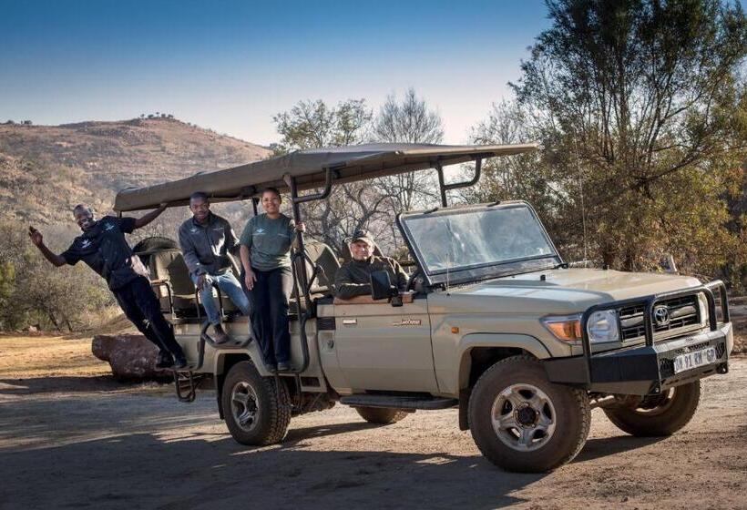 Отель Riverhorse Lodge