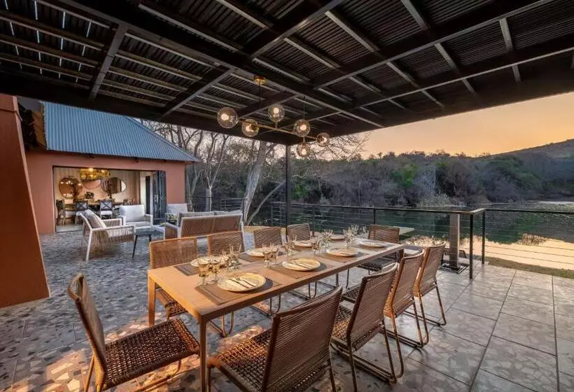 ホテル Riverhorse Lodge