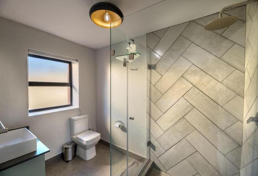 Отель Riverhorse Lodge