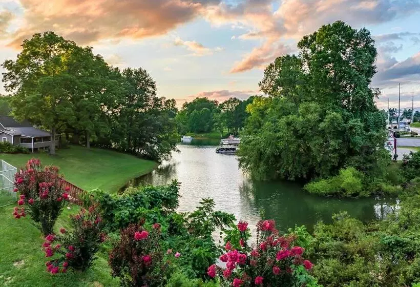 Motelli Retreat On The Lake