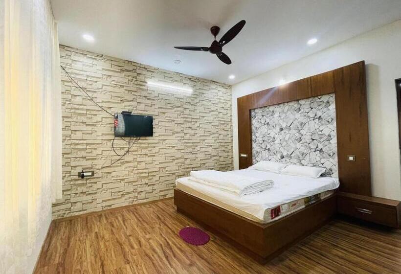 Pensão Dhruva Service Apartment