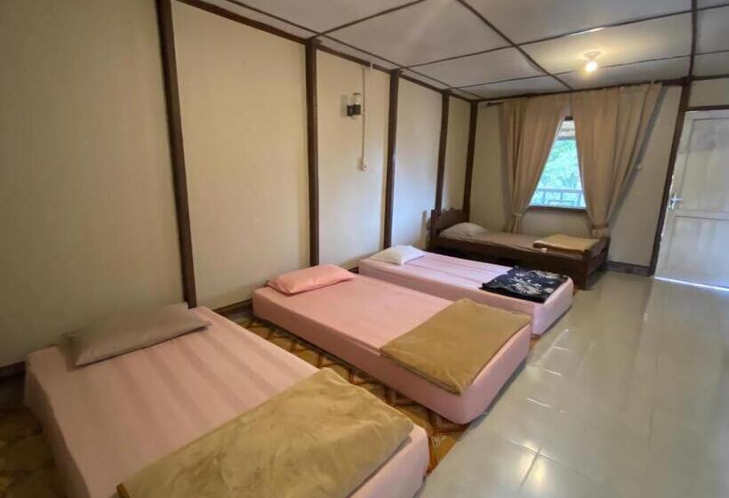 پانسیون Ron S Guest House Berastagi Backpacker Rooms