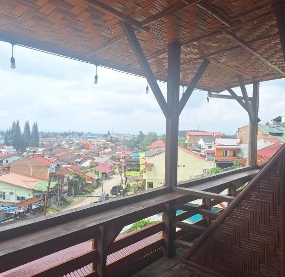 پانسیون Ron S Guest House Berastagi Backpacker Rooms