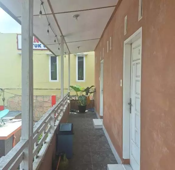 Majatalo Ron S Guest House Berastagi Backpacker Rooms