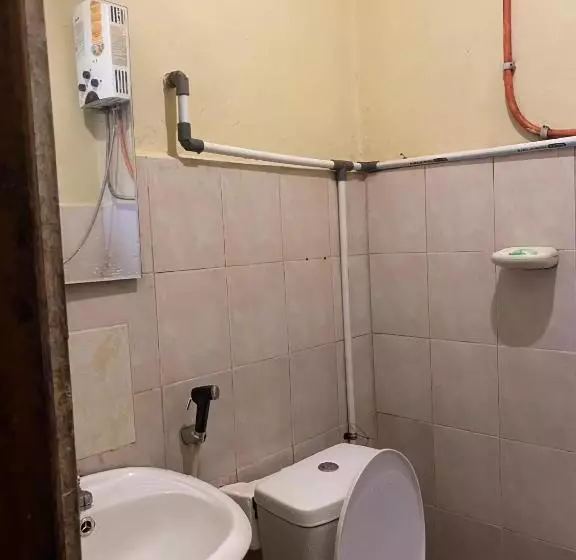 Majatalo Ron S Guest House Berastagi Backpacker Rooms