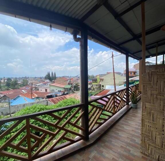 پانسیون Ron S Guest House Berastagi Backpacker Rooms