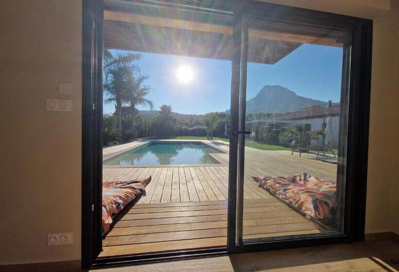 פנסיון The Pool House