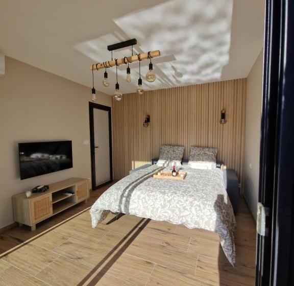 פנסיון The Pool House