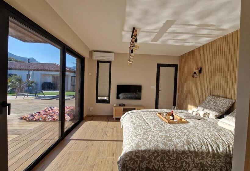 פנסיון The Pool House