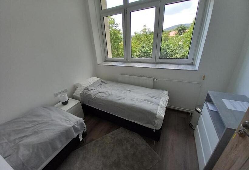 旅馆 Márianosztrai Zarándokszálláshely