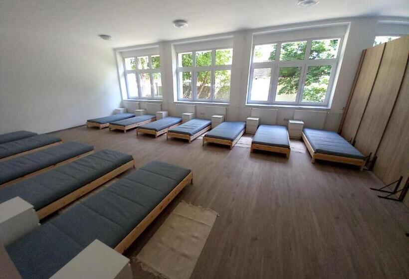 旅馆 Márianosztrai Zarándokszálláshely