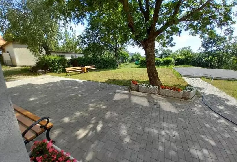 Retkeilymaja Márianosztrai Zarándokszálláshely