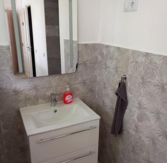 旅馆 Márianosztrai Zarándokszálláshely