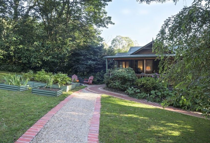 민박 Botanica Retreat   Village Spa & Stay