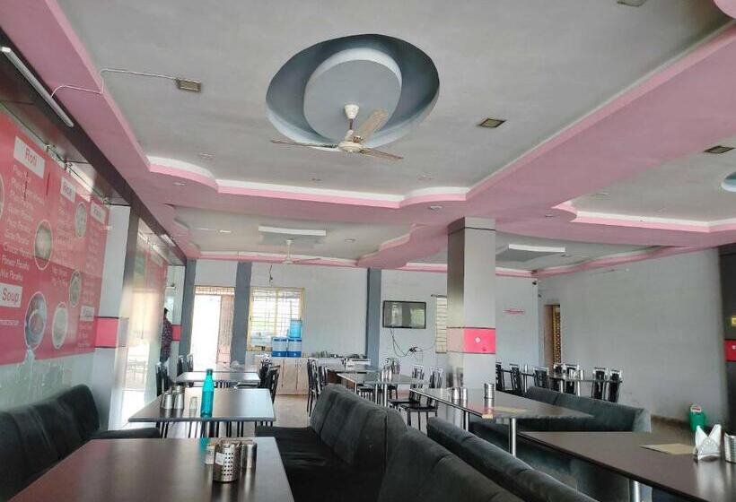 Hotel Oyo 81016 Honey Palace Restaurant Guest House