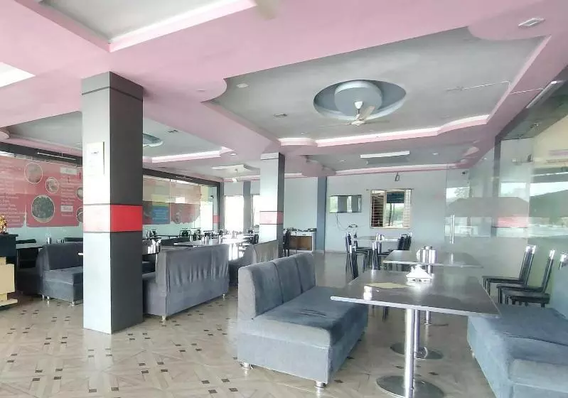 ホテル Oyo 81016 Honey Palace Restaurant Guest House