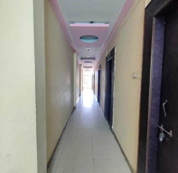 Hotel Oyo 81016 Honey Palace Restaurant Guest House