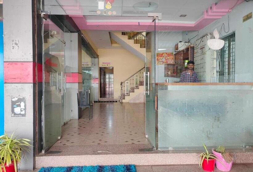 Hotel Oyo 81016 Honey Palace Restaurant Guest House