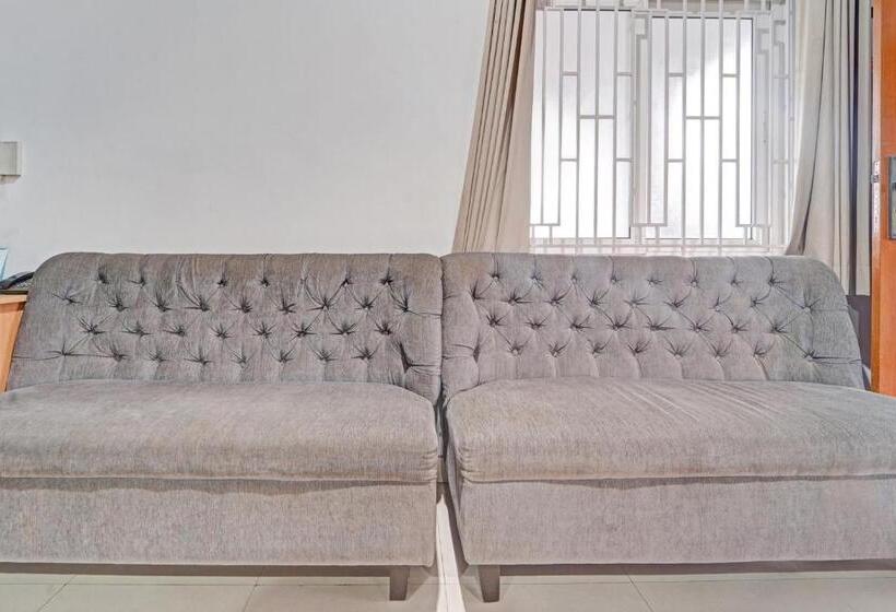 ホテル Oyo Flagship Jr Residency