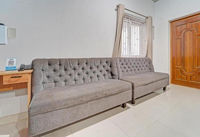 ホテル Oyo Flagship Jr Residency