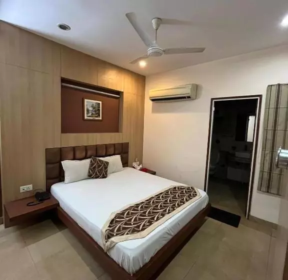 هتل Vaani Continental