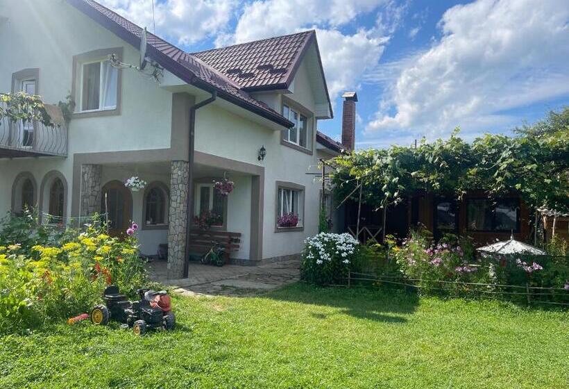 Пансион світанок у горах