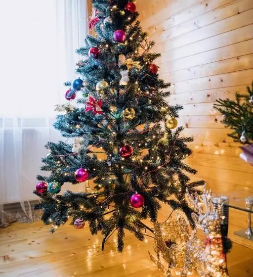 Majatalo світанок у горах