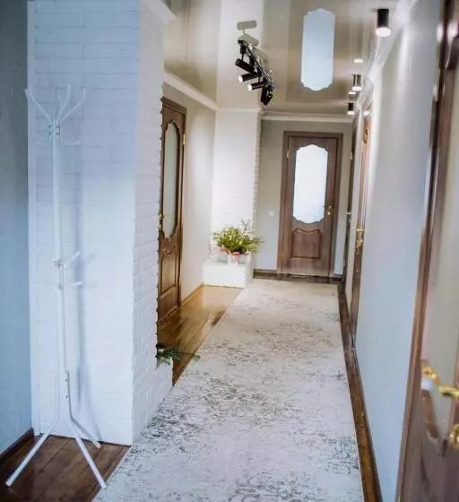 Majatalo світанок у горах