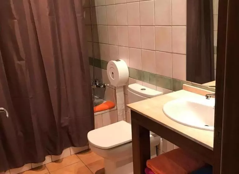 Retkeilymaja Habitaciones Compartidas Bagà