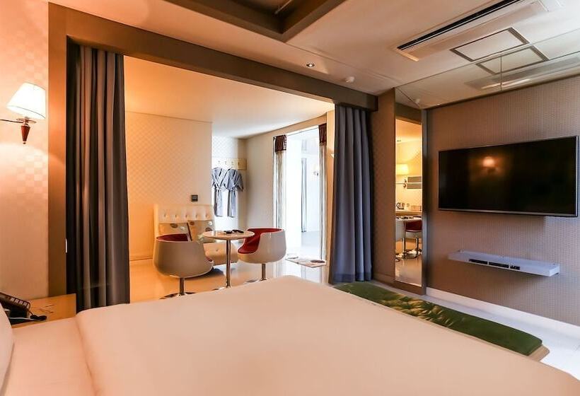 Hotel Donghae Very Six