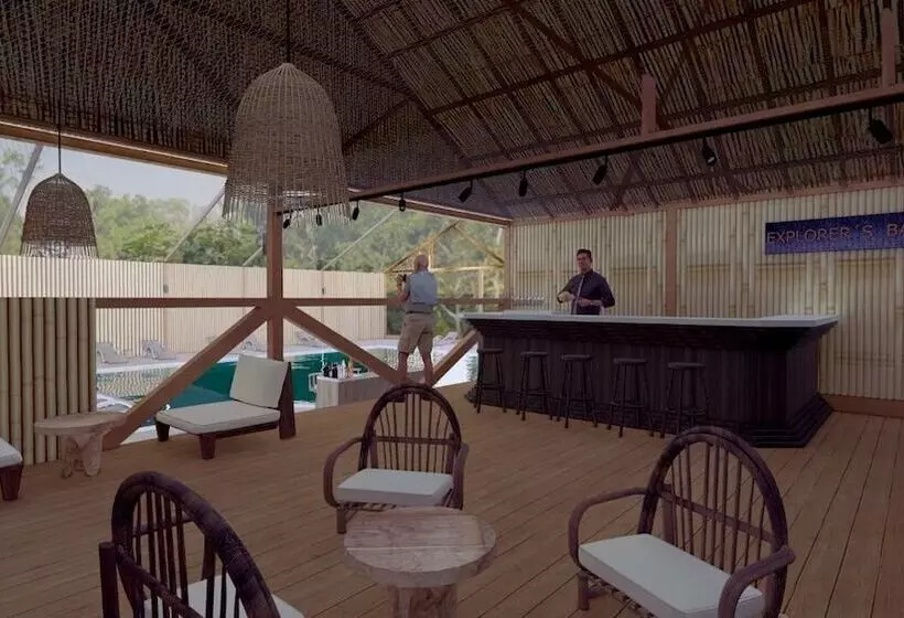 هتل Explorers Inn