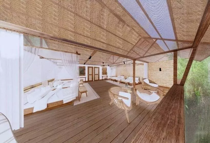 هتل Explorers Inn