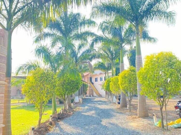 ホテル Gir Night Resort By Royal Collection