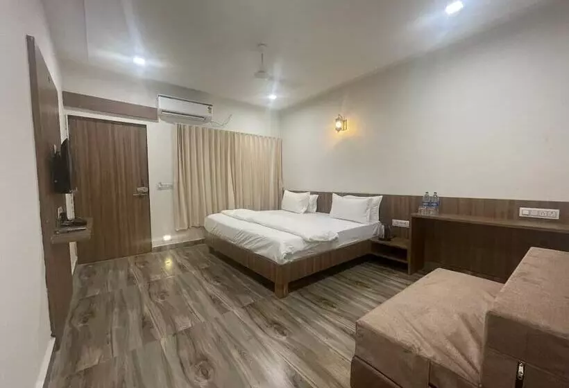 ホテル Gir Night Resort By Royal Collection
