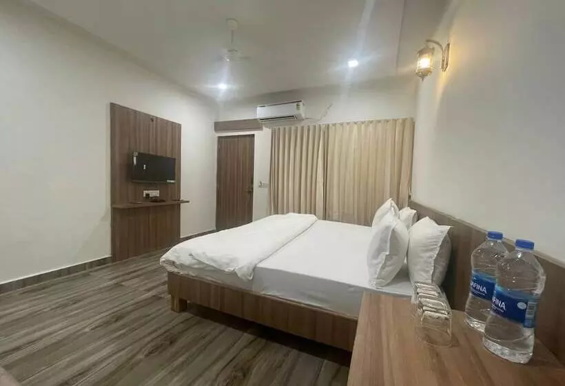 ホテル Gir Night Resort By Royal Collection