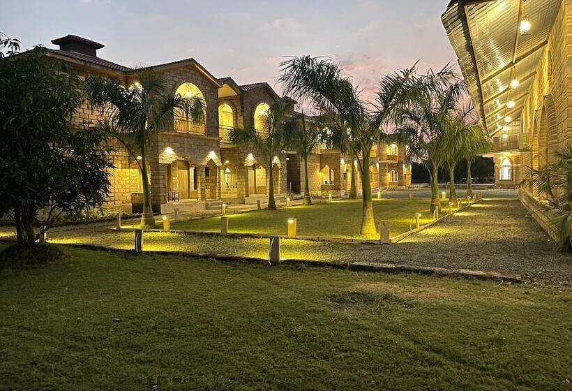 ホテル Gir Night Resort By Royal Collection