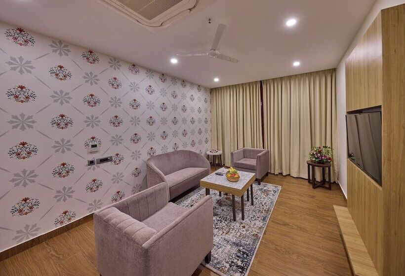 هتل Golden Tulip Tirupati