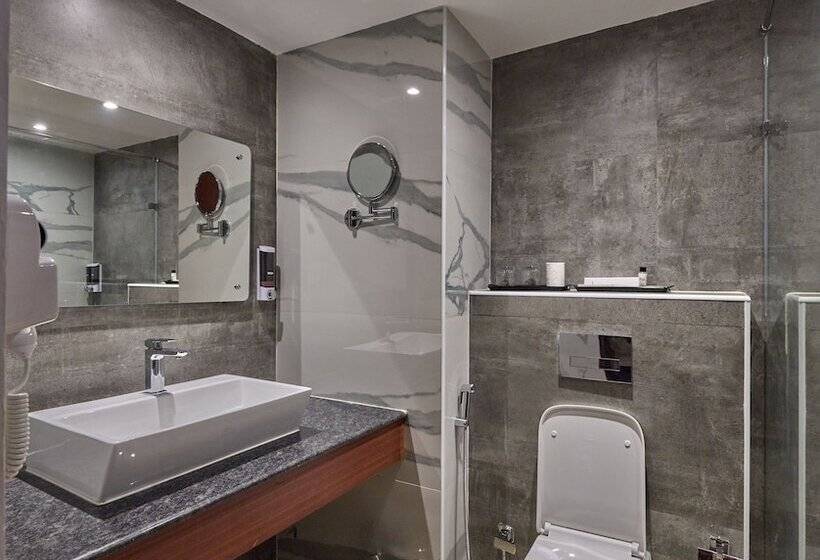 هتل Golden Tulip Tirupati