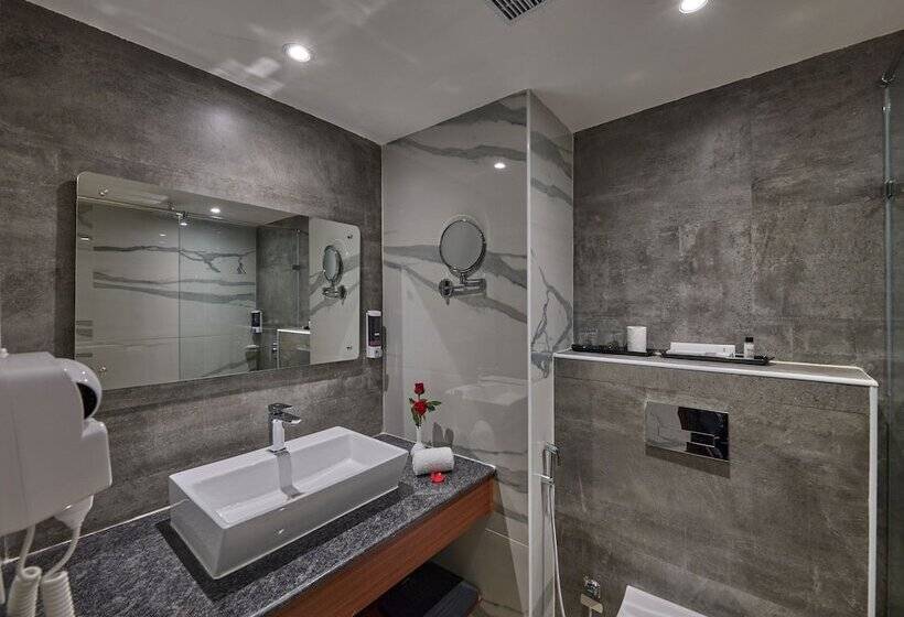 هتل Golden Tulip Tirupati