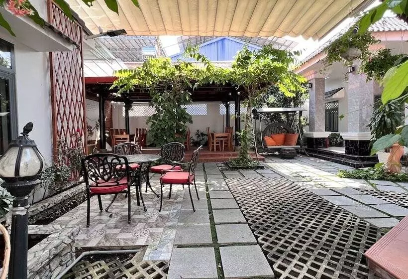 هتل Hoang Mai