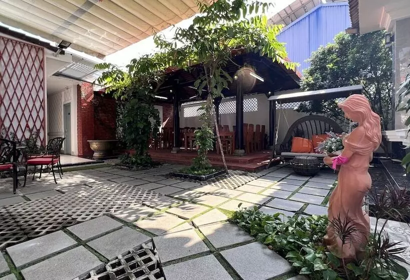هتل Hoang Mai