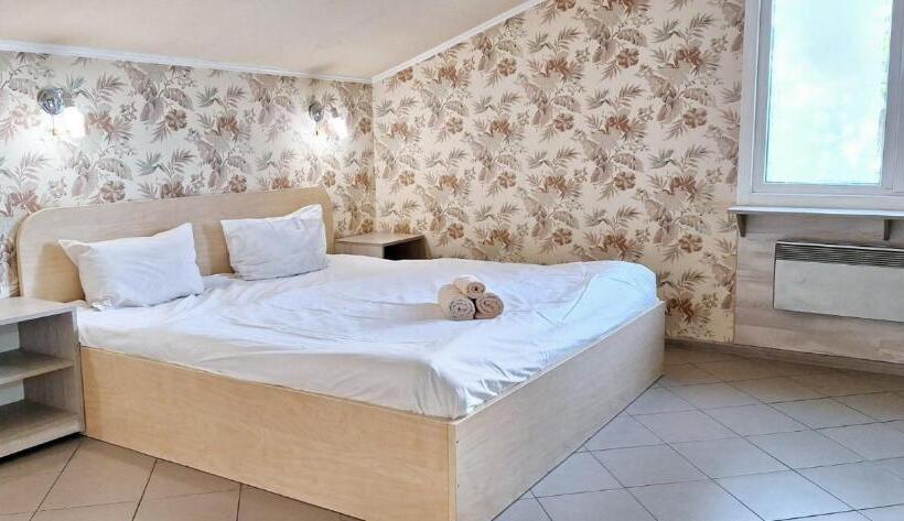 هتل Lisova   лісова готельня і сауна